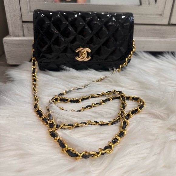 Handbags - Boutique purchase 🍒 Quilted Crossbody Black Leather Gold Chain Strap hardware
